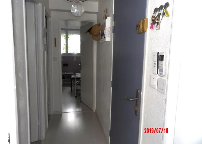 Motte Couchant Bikini Apartment *